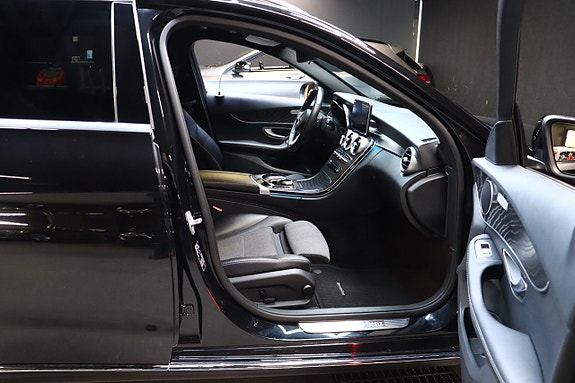 Mercedes-Benz C300 10 of 30