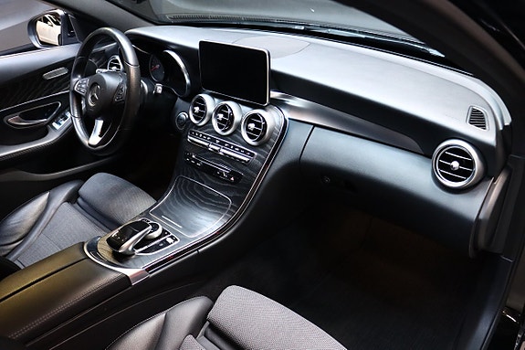 Mercedes-Benz C300 11 of 30