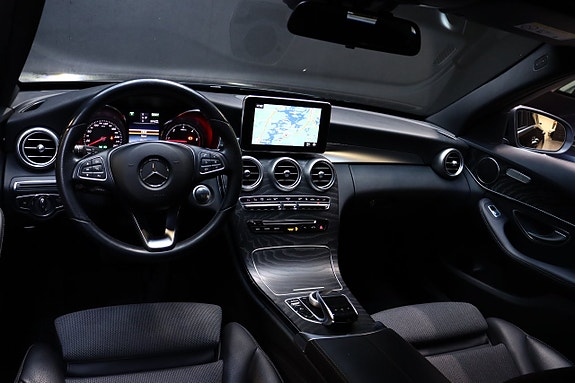 Mercedes-Benz C300 16 of 30