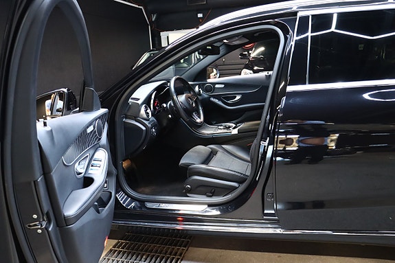 Mercedes-Benz C300 6 of 30