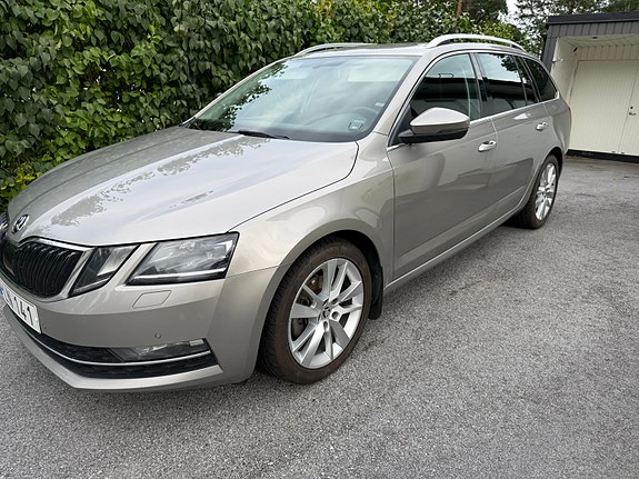 Skoda Octavia 2 of 10