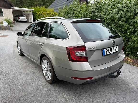 Skoda Octavia 3 of 10