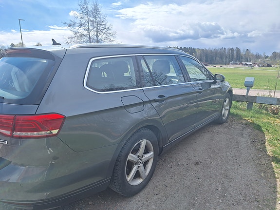 Volkswagen Passat 4 of 9