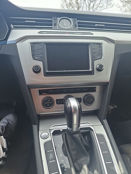 Volkswagen Passat 3 of 9