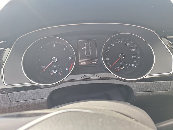 Volkswagen Passat 8 of 9
