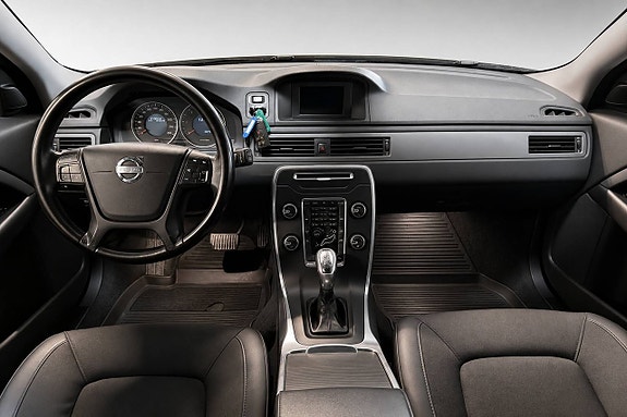 Volvo V70 12 of 16