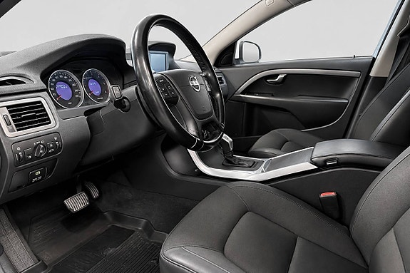 Volvo V70 8 of 16