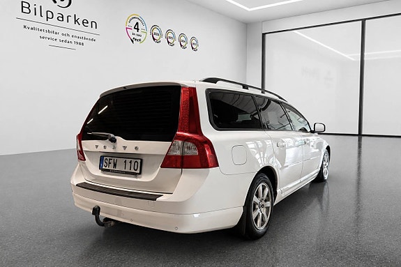 Volvo V70 2 of 16