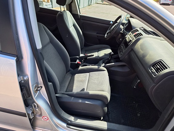 Volkswagen Golf V 9 of 9