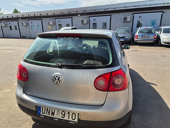 Volkswagen Golf V 8 of 9