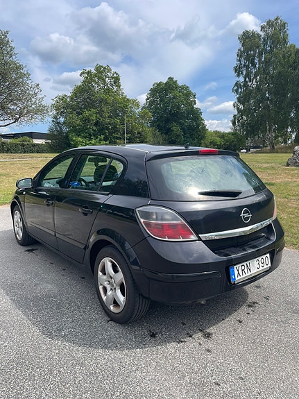Opel Astra 2 of 11