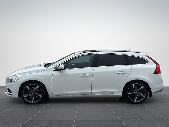 Volvo V60 2 of 17