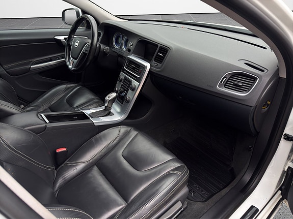 Volvo V60 11 of 17