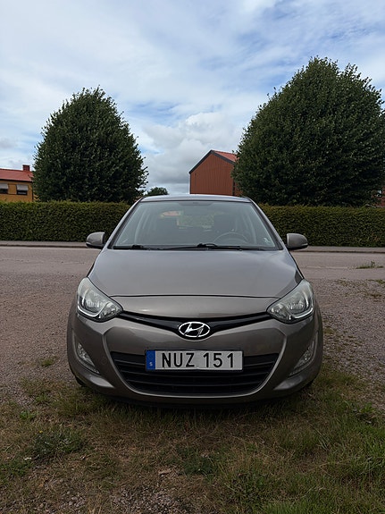 Hyundai i20 2 of 14