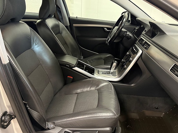 Volvo V70 11 of 14