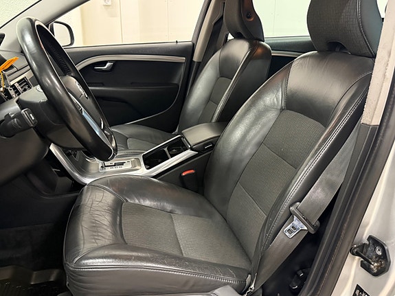 Volvo V70 8 of 14