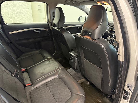 Volvo V70 9 of 14