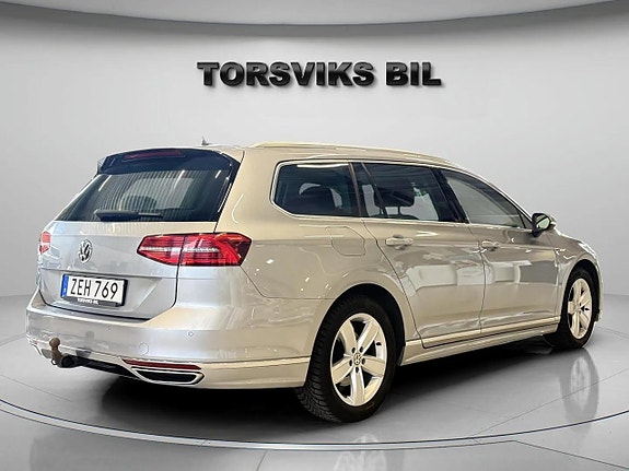 Volkswagen Passat 6 of 24