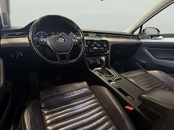 Volkswagen Passat 13 of 24