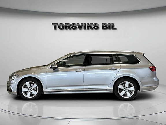 Volkswagen Passat 3 of 24