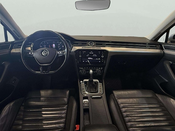 Volkswagen Passat 10 of 24