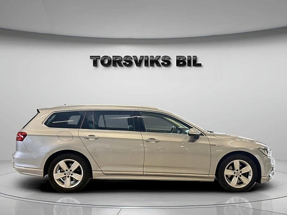 Volkswagen Passat 7 of 24