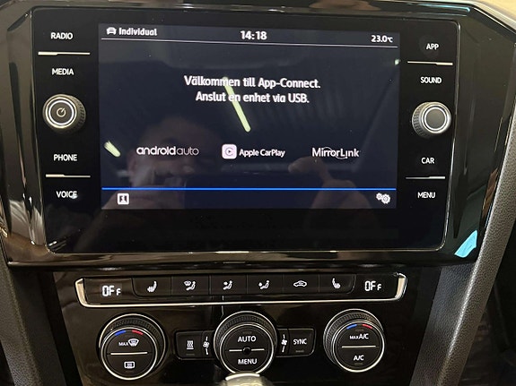 Volkswagen Passat 19 of 24