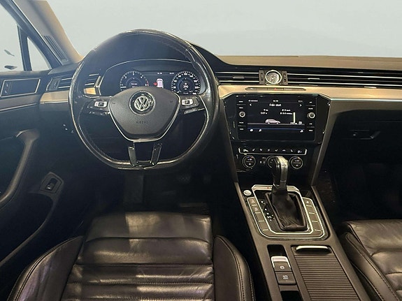 Volkswagen Passat 11 of 24