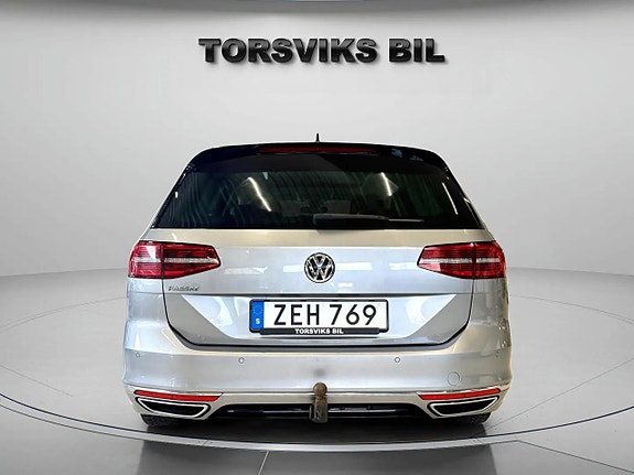 Volkswagen Passat 5 of 24