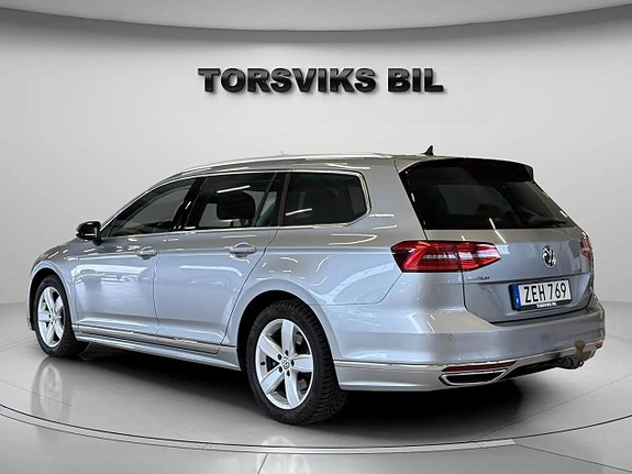 Volkswagen Passat 4 of 24