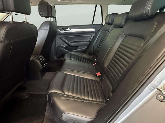 Volkswagen Passat 16 of 24