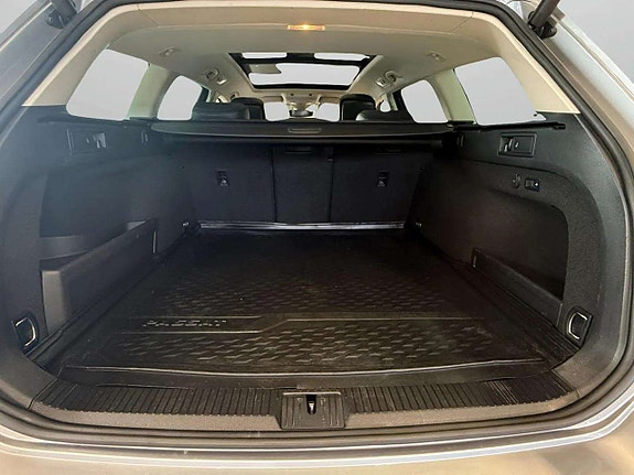 Volkswagen Passat 17 of 24