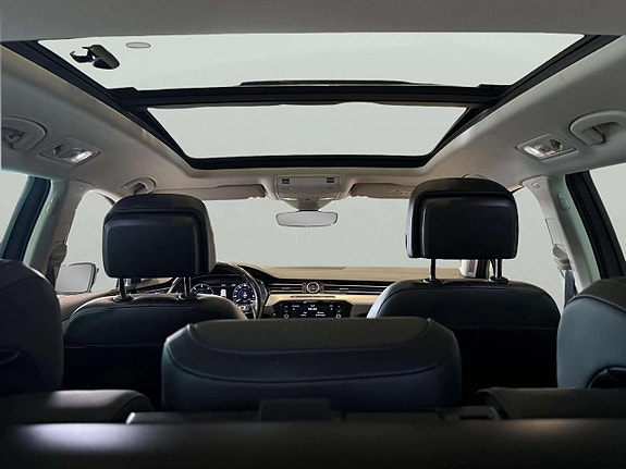 Volkswagen Passat 18 of 24