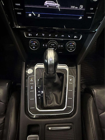 Volkswagen Passat 22 of 24