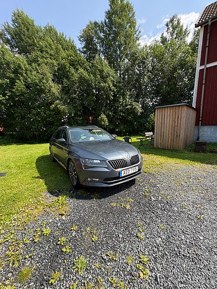 Skoda Superb 2 of 12