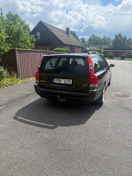 Volvo V70 3 of 5