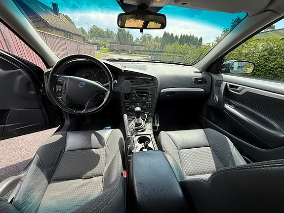 Volvo V70 4 of 5