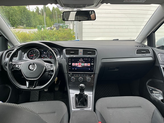 Volkswagen Golf VII 6 of 8