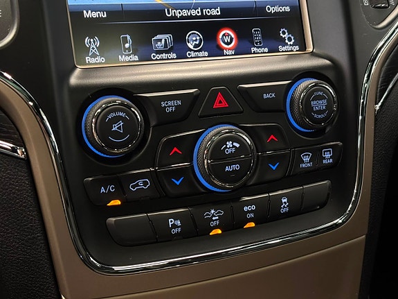 Jeep Grand Cherokee 23 of 30