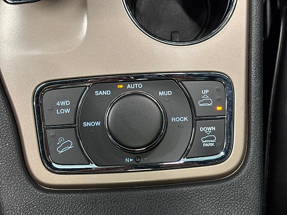 Jeep Grand Cherokee 22 of 30