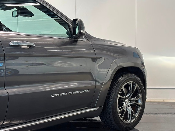 Jeep Grand Cherokee 11 of 30
