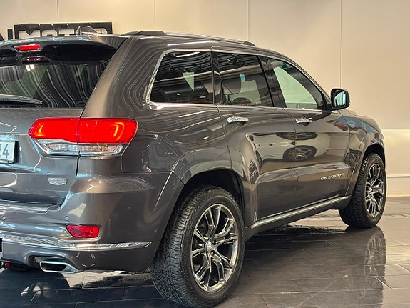 Jeep Grand Cherokee 10 of 30