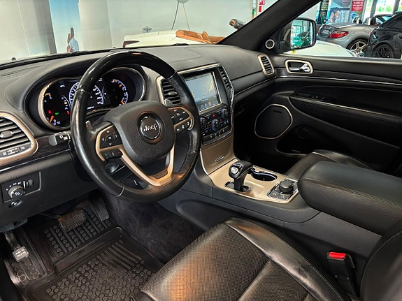 Jeep Grand Cherokee 12 of 30
