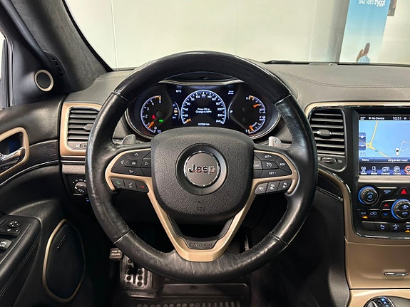 Jeep Grand Cherokee 18 of 30