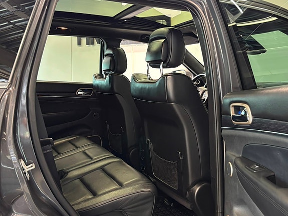 Jeep Grand Cherokee 29 of 30