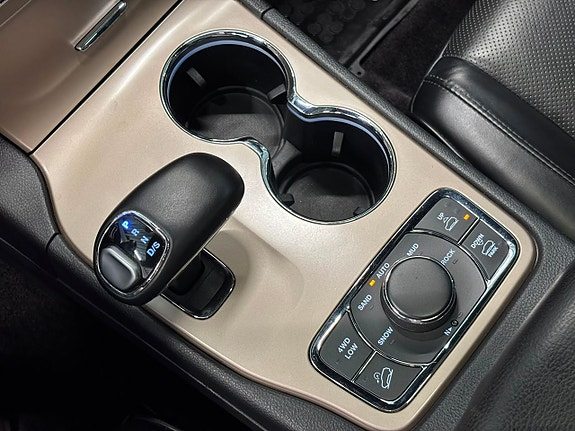 Jeep Grand Cherokee 21 of 30
