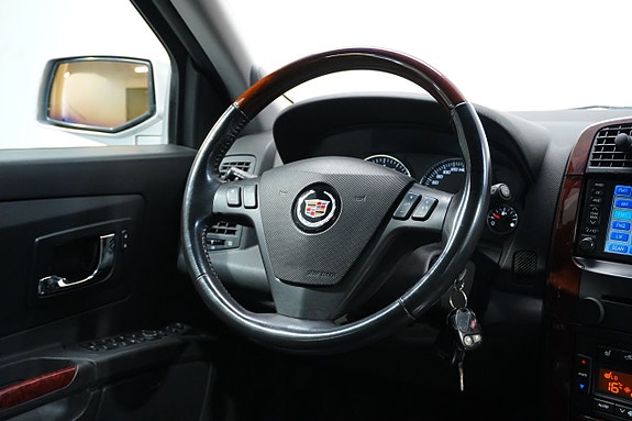 Cadillac SRX 18 of 27