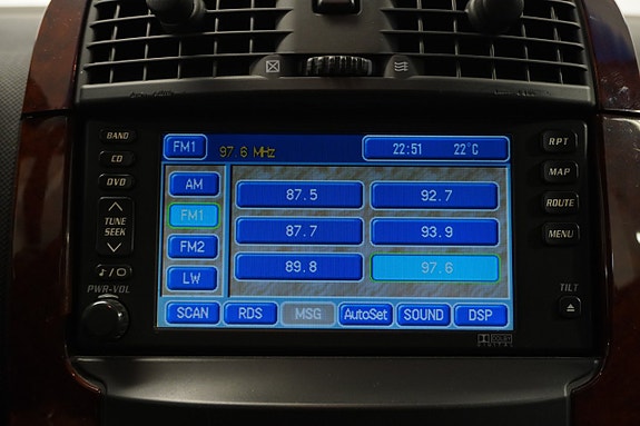 Cadillac SRX 24 of 27