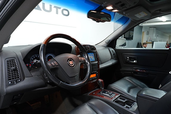 Cadillac SRX 14 of 27