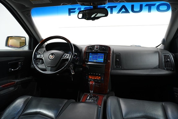Cadillac SRX 17 of 27